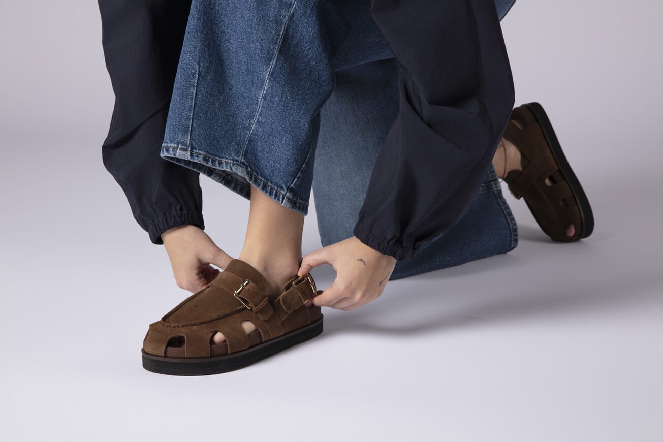 ジョーサーストン Dorrit | Women's Clog Style Sandal in Toffee Suede on Rubber Sole